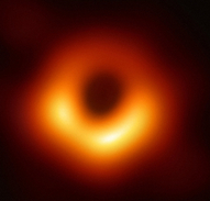 世界で初めてブラックホールの影を撮影することに成功